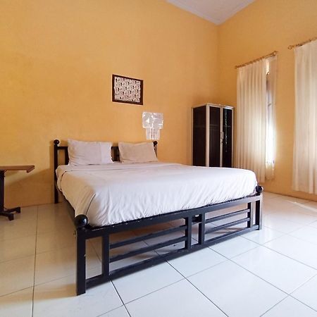 Reddoorz At El Shaday Homestay Banyuwangi Banyuwangi  Exterior photo