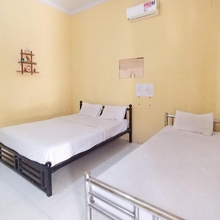 Reddoorz At El Shaday Homestay Banyuwangi Banyuwangi  Exterior photo