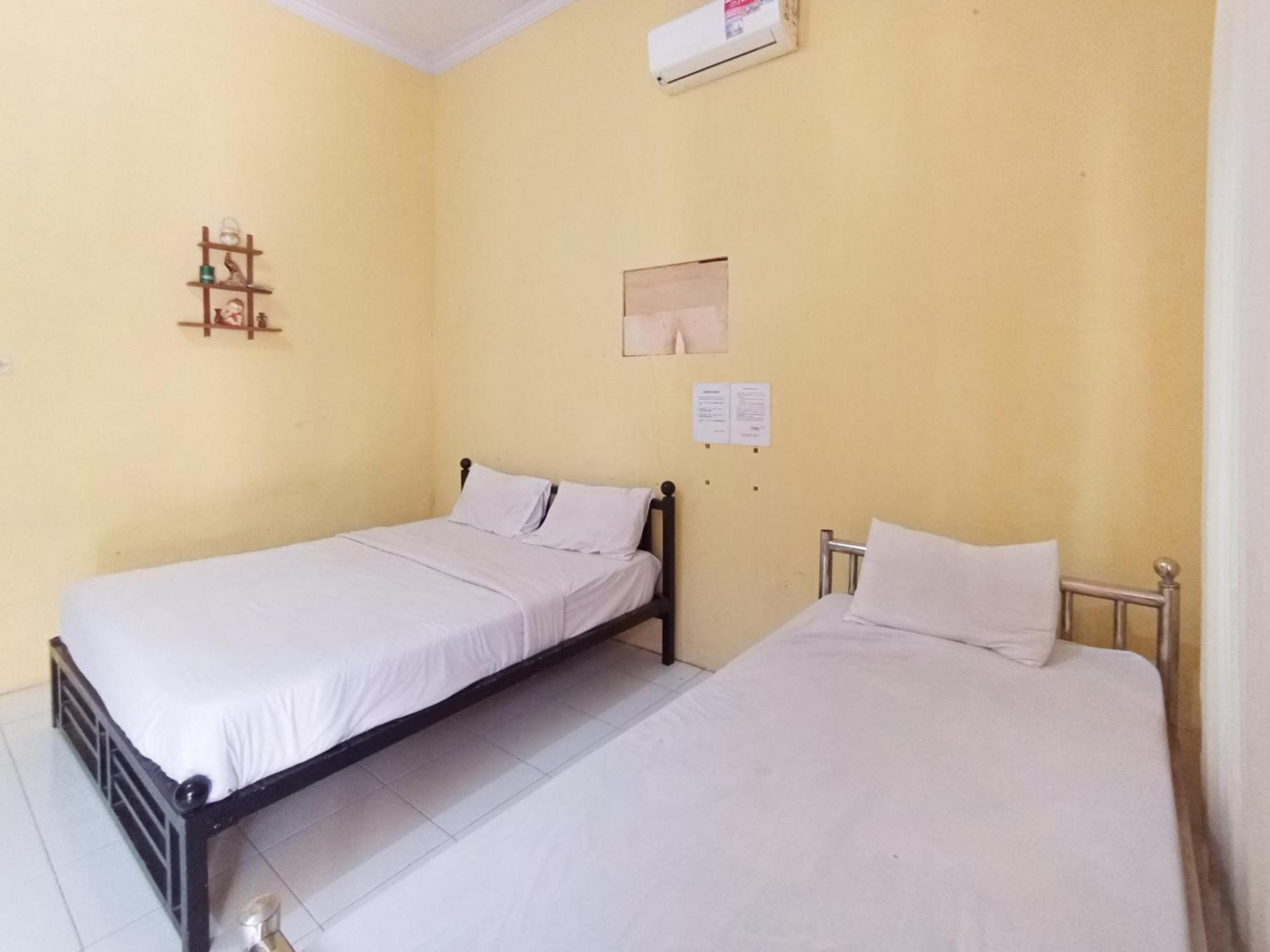 Reddoorz At El Shaday Homestay Banyuwangi Banyuwangi  Exterior photo