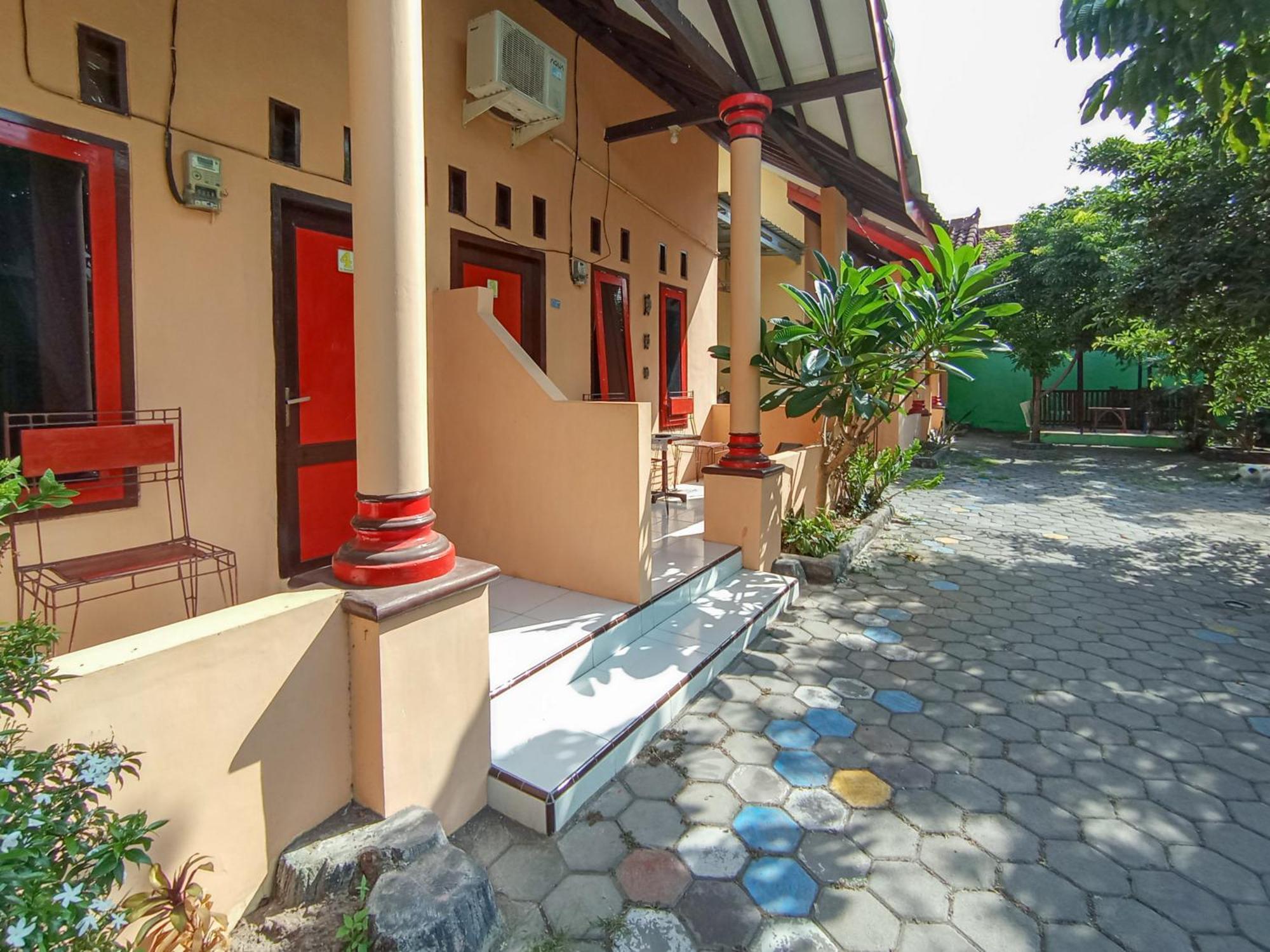 Reddoorz At El Shaday Homestay Banyuwangi Banyuwangi  Exterior photo